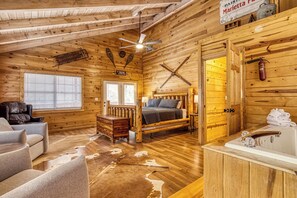 Interior - Close to Gatlinburg, 3 bedroom, 2 bath, hot tub, pool table (Gatlinburg)
