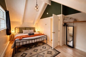 4 bedrooms, iron/ironing board, travel crib, free WiFi