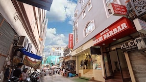 A street view with Hotel Delhi Darbar, a shop named SHAGUN, and a KLICH SELECTION store. - Hotel Delhi Darbar-Near Karolbagh Metro (New Delhi)