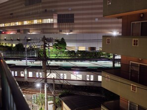 ดีลักซ์อพาร์ทเมนท์, ระเบียง, วิวเมือง | วิวจากห้องพัก