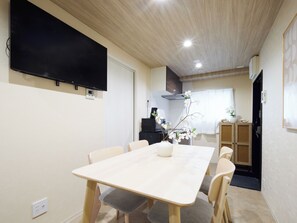 Deluxe Apartment, Balcony, City View | Living area | 43-inch Smart TV with digital channels, Netflix, first-run movies - Tokyo Japandi Apartment Ikebukuro (Tokyo)