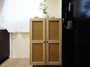 Apartamento Deluxe, balcón, vistas a la ciudad | Cortinas opacas, tabla de planchar con plancha, cunas (de pago)