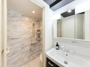 Deluxe-Apartment, Balkon, Stadtblick | Badezimmer