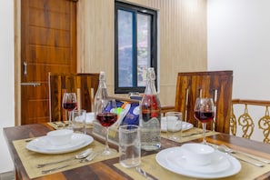 Villa Comfort, vista collina | Pasti
