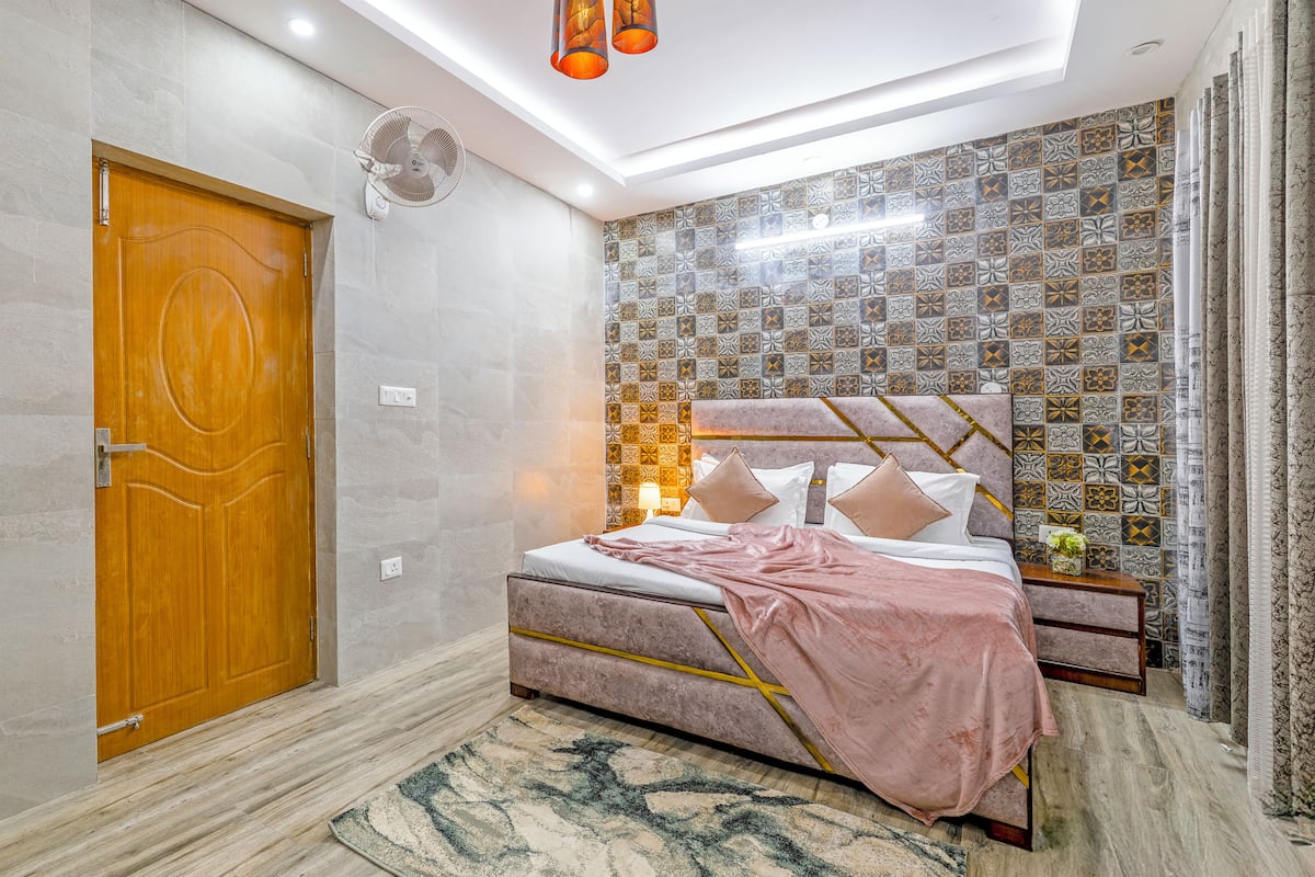 Iron/ironing board, free WiFi