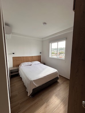 2 makuuhuonetta, silitysrauta/-lauta, Wi-Fi, vuodevaatteet