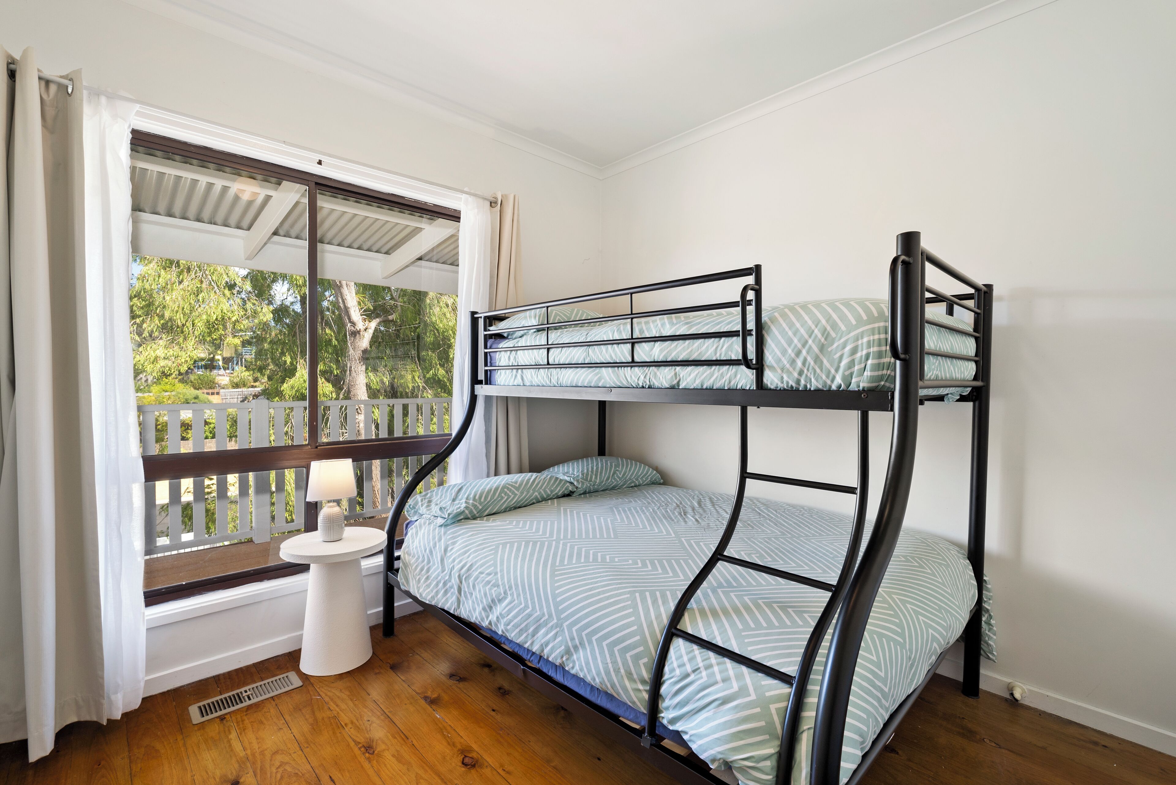 3 bedrooms, iron/ironing board, WiFi