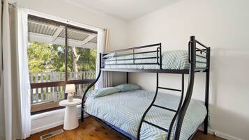 3 bedrooms, iron/ironing board, WiFi