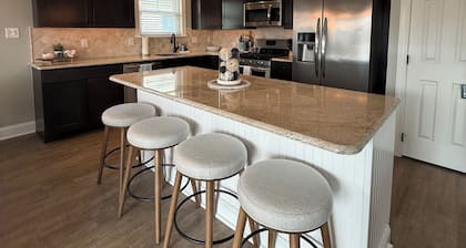 5 Bedroom - 3 Bath - 2nd FL Home in the Heart of OCNJ!