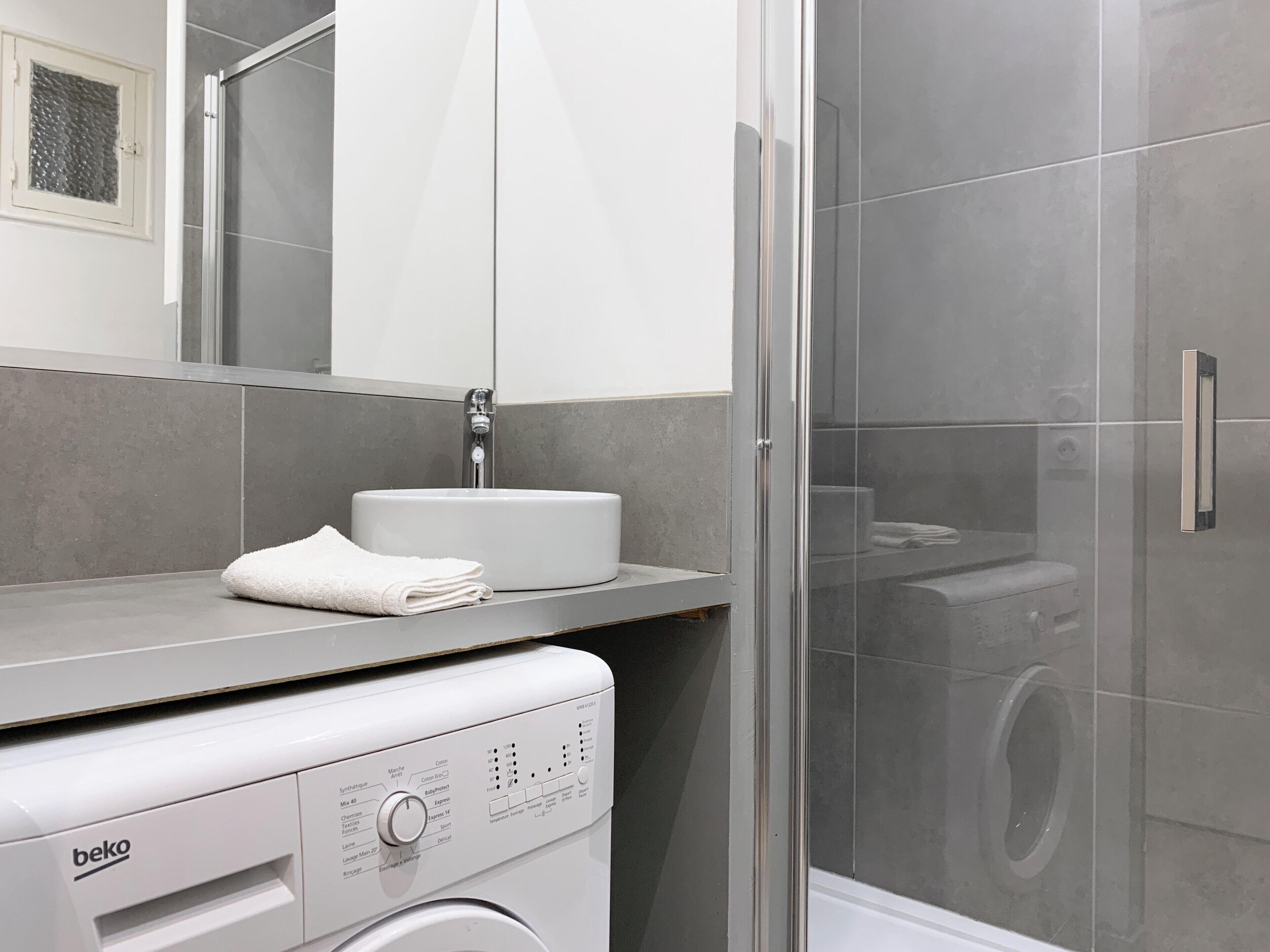 Shower, towels