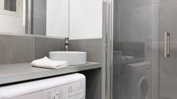 Shower, towels