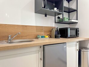Fridge, microwave, stovetop, coffee/tea maker - #IF - Le Victoria 2 💟 (Grenoble)