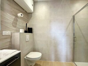 Shower, hair dryer, towels - #IF - Le Victoria 2 💟 (Grenoble)