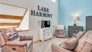 A living room with a television, a white dresser, a brown sofa, and a blue accent wall with the words "LAKE HARMONY" on it. - 1 Mi to Big Boulder Mountain: Townhome W/gas Grill (Lake Harmony)