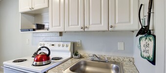 Sleek Huntsville Studio 3 Mi to Downtown