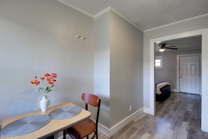 Apartment (0 Bedroom) | Interior - Huntsville Studio w/ Workspace Near Downtown (Huntsville)