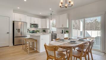 House (3 Bedrooms) | Interior