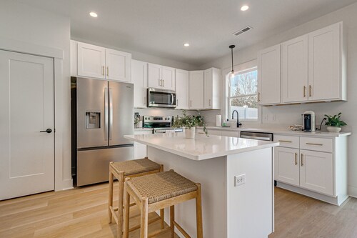4 Mi to Surf City Beaches! Family Coastal Retreat