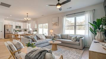 Rumah (3 Bedrooms) | Bagian depan properti