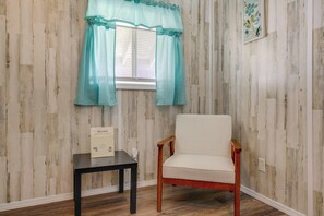 Interior - 4 Mi to Dtwn Picayune! Piney Woods Tiny Home (Picayune)