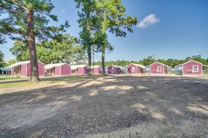 Interior - 4 Mi to Dtwn Picayune! Piney Woods Tiny Home (Picayune)