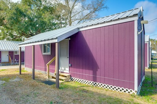 4 Mi to Dtwn Picayune! Piney Woods Tiny Home