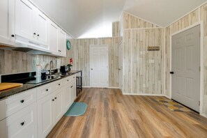 House (2 Bedrooms) | Interior - 4 Mi to Dtwn Picayune! Piney Woods Tiny Home (Picayune)