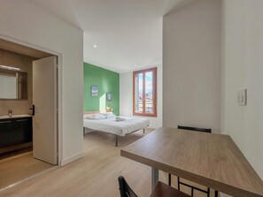 1 chambre, fer et planche à repasser, Wi-Fi, draps fournis