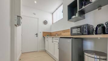 Fridge, microwave, stovetop, coffee/tea maker