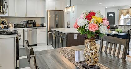 Easy Transit to Nyc! Sleek North Shore Hideaway