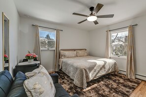 House (3 Bedrooms) | Interior - Easy Transit to Nyc! Sleek North Shore Hideaway (Huntington Station)