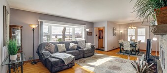 Spacious & Peaceful Suburban Home in Lansing!