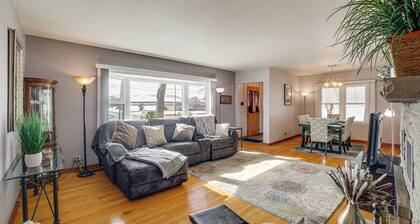 Spacious & Peaceful Suburban Home in Lansing!