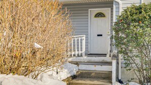 A snow-covered front porch with steps leading to a white door with a glass window. - Peaceful Getaway w/ Countryside Views in Upperco (Upperco)