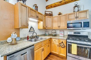 Apartment (0 Bedroom) | Interior - Clear Pikes Peak View, Horses On-site! Mtn Getaway (Divide)