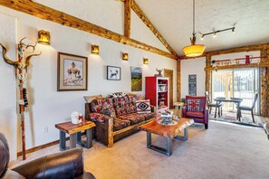 Apartment (0 Bedroom) | Interior - Clear Pikes Peak View, Horses On-site! Mtn Getaway (Divide)