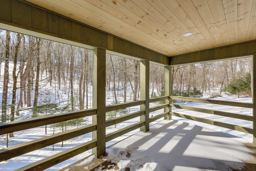Brand-new Cabin: 5 Wooded Acres, 4 Mi to Ligonier! - Mount Pleasant Township, PA