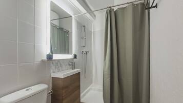 Douche, serviettes fournies