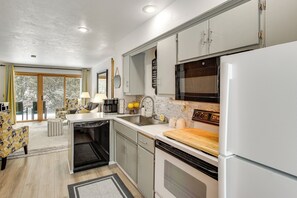 Apartment (2 Bedrooms) | Interior - 1 Mi to Dtwn Fish Creek! Charming Door County Stay (Fish Creek)