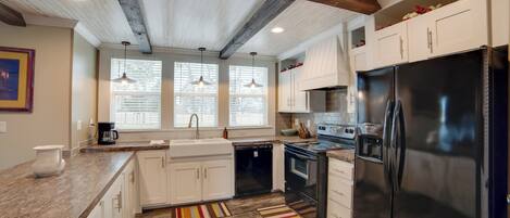 House (4 Bedrooms) | Interior