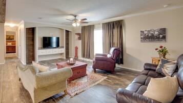 House (4 Bedrooms) | Front of property