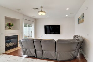Interior - Private Pool, Fire Pit & Grills: Las Vegas Getaway (Las Vegas)