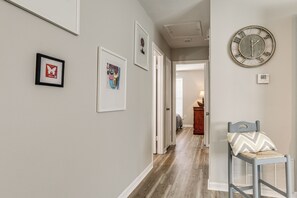 Interior - 1 Mi to Tiger Stadium: Sleek University South Gem! (Baton Rouge)