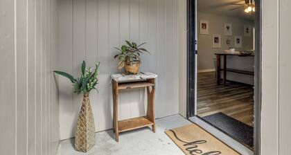 1 Mi to Tiger Stadium: Sleek University South Gem!