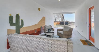 9 Mi to Joshua Tree! Desert Retreat w/ Fire Pit