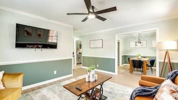 House (5 Bedrooms) | Interior