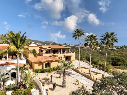 Steps to Sand: Ocean-view Cabo Home w/ Heated Pool