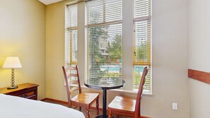 1 sovrum, strykjärn/strykbräda och internet