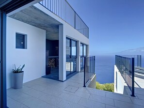 Terrace/patio - Villa Espigão (With Pool) (Fajã da Ovelha)