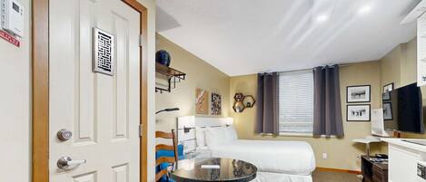1 bedroom, iron/ironing board, Internet